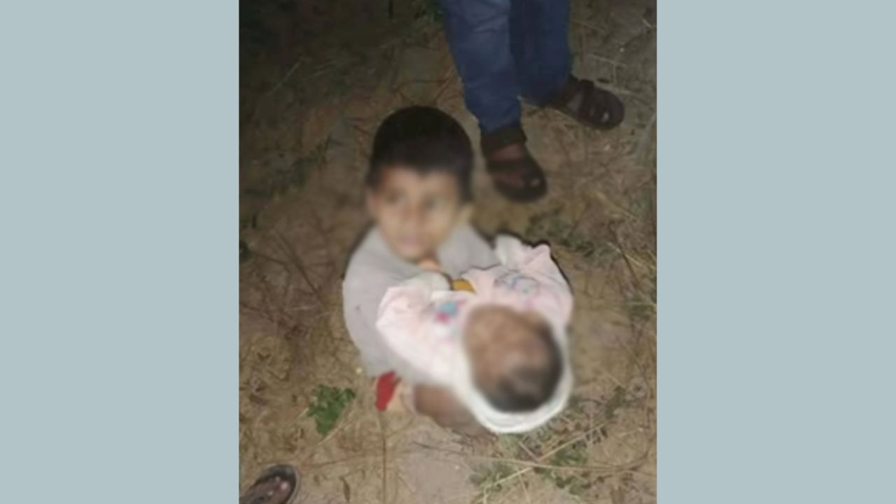 কনকনে শীতে সড়ক থেকে উদ্ধার হওয়া সেই দুই শিশুর একজনের মৃত্যু